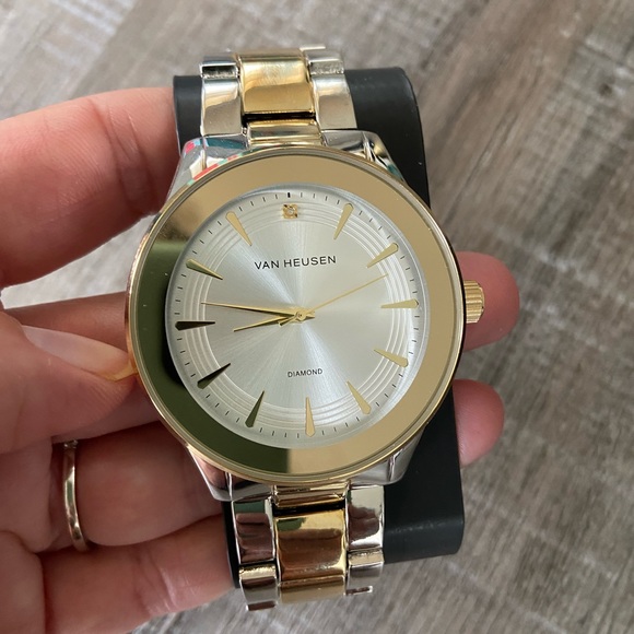 Van Heusen Stainless Steel Watch Genuine Diamond Collection - Picture 2 of 4